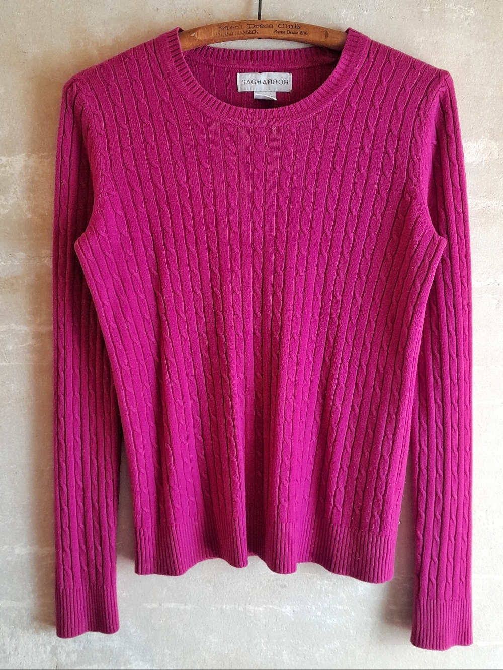 530a. hot pink fuschia Sag Harbor cable knit long sleeve sweater, S